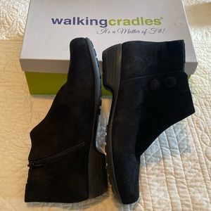 Walking Cradles 7.5M Ankle Boots